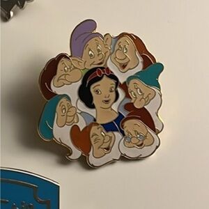 Disney Snow White and Dwarfs Pin - Multicolor